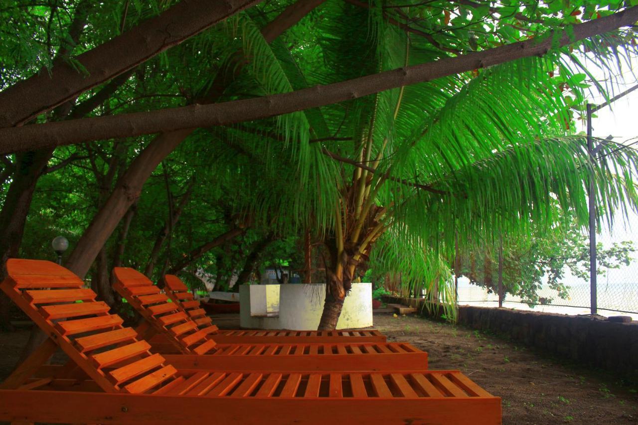 Fx72 Beach Resort Maumere Exterior photo