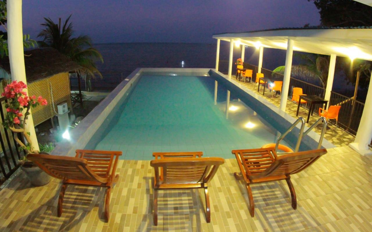 Fx72 Beach Resort Maumere Exterior photo