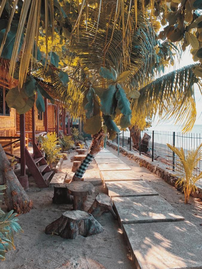 Fx72 Beach Resort Maumere Exterior photo